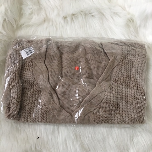 🚫SOLD OUT🚫 Off the Shoulder V-Neck Sweater 💕 - Picture 2 of 2